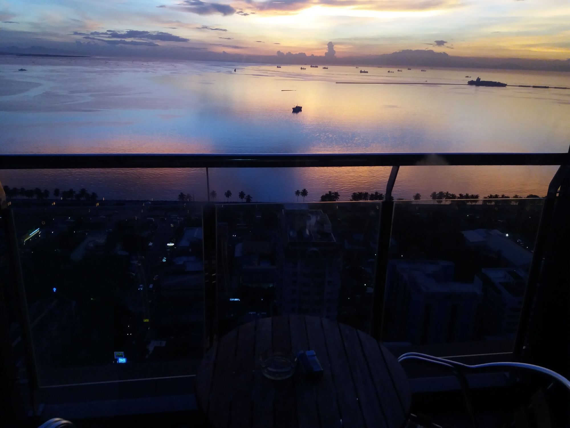 Malate Bayview Mansion City View Манила Экстерьер фото